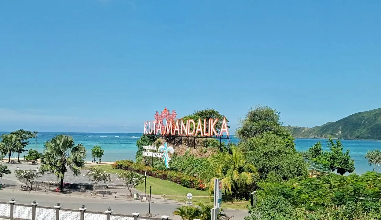 Selong Belanak Mawun Tanjung Aan and Merese Hills south Kuta Lombok beach tour